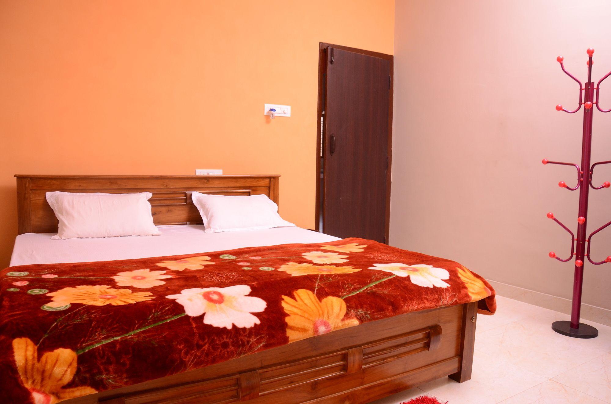 Coorg Girinivas Deluxe Homestay-Wi-Fi Madikeri Exterior photo